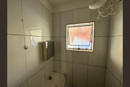 Banheiro de kitnet/studio para alugar com 1 quarto, 30m² em Parque Continental Iii, Guarulhos