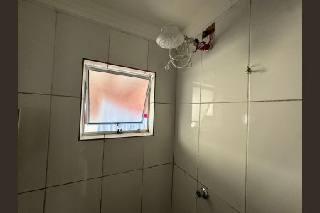 Banheiro de kitnet/studio para alugar com 1 quarto, 30m² em Parque Continental Iii, Guarulhos