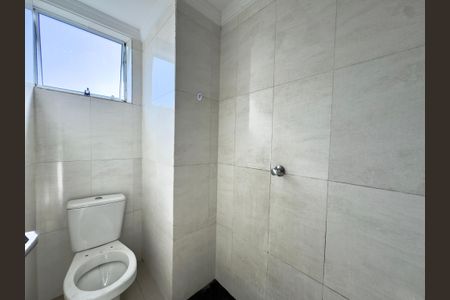 Banheiro de kitnet/studio para alugar com 1 quarto, 30m² em Parque Continental Iii, Guarulhos