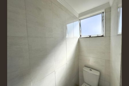 Banheiro de kitnet/studio para alugar com 1 quarto, 30m² em Parque Continental Iii, Guarulhos