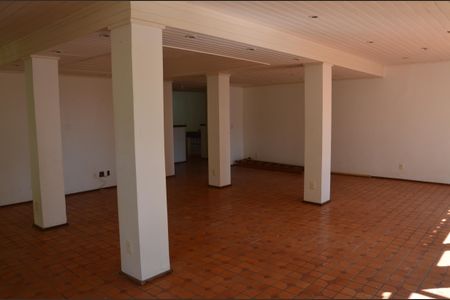 Sala de casa para alugar com 3 quartos, 150m² em Itaipava, Petrópolis