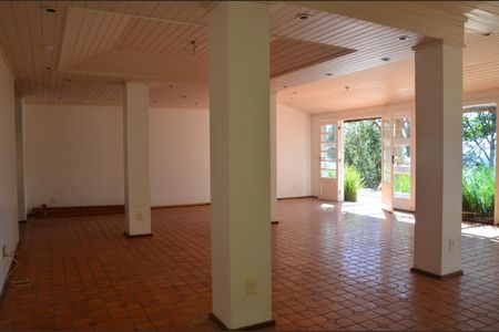 Sala de casa para alugar com 3 quartos, 150m² em Itaipava, Petrópolis
