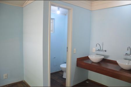 Casa para alugar com 150m², 3 quartos e 4 vagasBanheiro da Suíte 2
