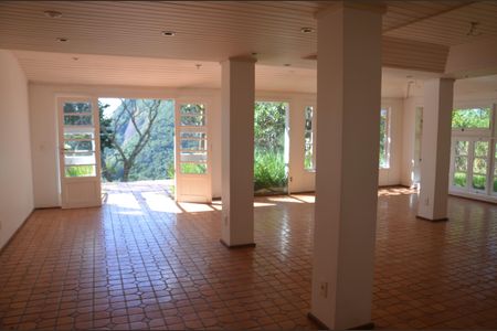 Sala de casa para alugar com 3 quartos, 150m² em Itaipava, Petrópolis
