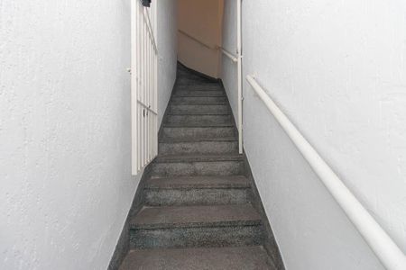 Casa à venda com 750m², 7 quartos e 3 vagas Casa à venda com 750m², 7 quartos e 3 vagasEscada