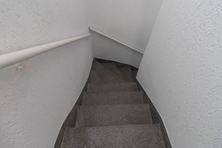 Casa à venda com 750m², 7 quartos e 3 vagas Casa à venda com 750m², 7 quartos e 3 vagasEscada