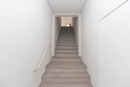 Casa à venda com 750m², 7 quartos e 3 vagas Casa à venda com 750m², 7 quartos e 3 vagasEscada de entrada