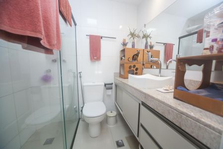 Casa de condomínio para alugar com 226m², 5 quartos e 3 vagasBanheiro suite 
