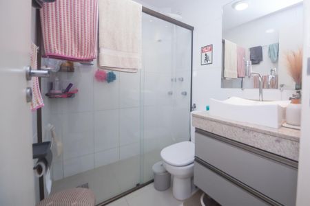 Casa de condomínio para alugar com 226m², 5 quartos e 3 vagasBanheiro Social