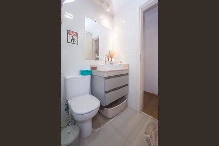 Casa de condomínio para alugar com 226m², 5 quartos e 3 vagasBanheiro Social