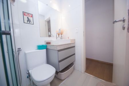 Casa de condomínio para alugar com 226m², 5 quartos e 3 vagasBanheiro Social