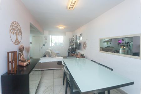 Casa de condomínio para alugar com 226m², 5 quartos e 3 vagassala