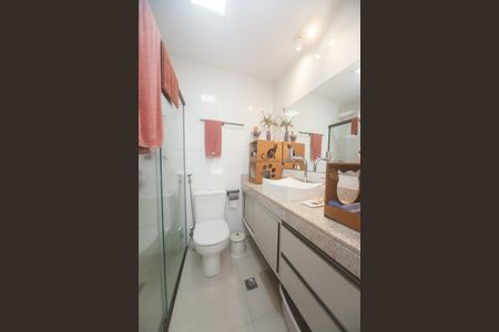 Casa de condomínio para alugar com 226m², 5 quartos e 3 vagasBanheiro suite 
