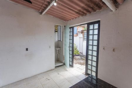 Sala de casa para alugar com 1 quarto, 30m² em Senhor dos Passos, Belo Horizonte