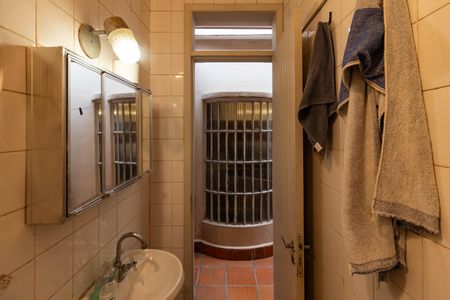Casa à venda com 350m², 4 quartos e 4 vagasBanheiro de serviço