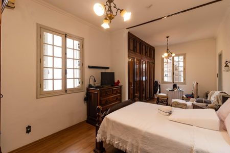 Casa à venda com 350m², 4 quartos e 4 vagasSuíte 3