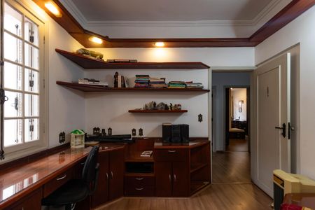 Casa à venda com 350m², 4 quartos e 4 vagasSuíte 2