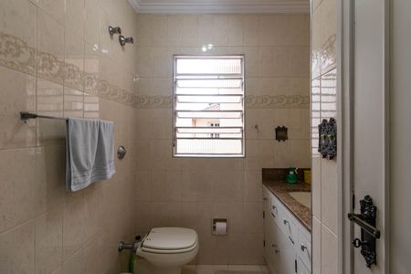Casa à venda com 350m², 4 quartos e 4 vagasBanheiro da Suíte 2
