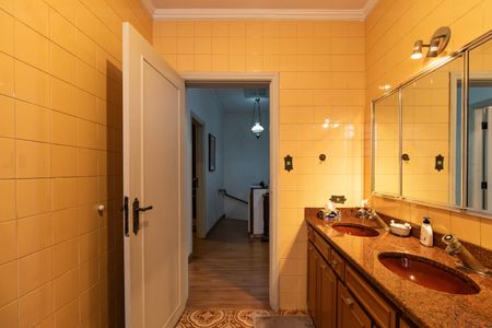 Casa à venda com 350m², 4 quartos e 4 vagasBanheiro