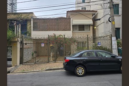 Casa à venda com 350m², 4 quartos e 4 vagasFachada