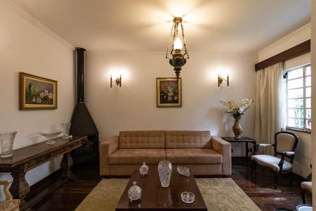 Casa à venda com 350m², 4 quartos e 4 vagasSala