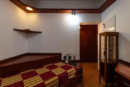 Casa à venda com 350m², 4 quartos e 4 vagasSuíte 2