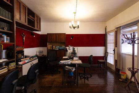 Casa à venda com 350m², 4 quartos e 4 vagasEdícula - Sala