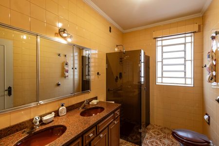 Casa à venda com 350m², 4 quartos e 4 vagasBanheiro