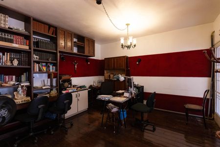 Casa à venda com 350m², 4 quartos e 4 vagasEdícula - Sala