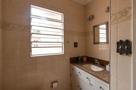 Casa à venda com 350m², 4 quartos e 4 vagasBanheiro da Suíte 2