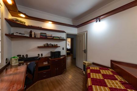 Casa à venda com 350m², 4 quartos e 4 vagasSuíte 2