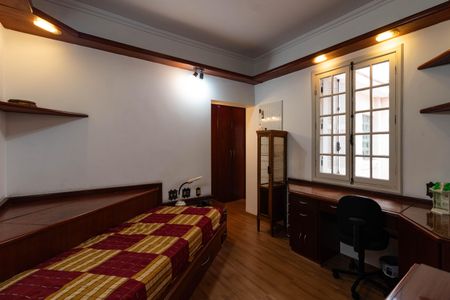 Casa à venda com 350m², 4 quartos e 4 vagasSuíte 2