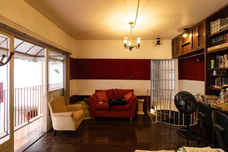 Casa à venda com 350m², 4 quartos e 4 vagasEdícula - Sala