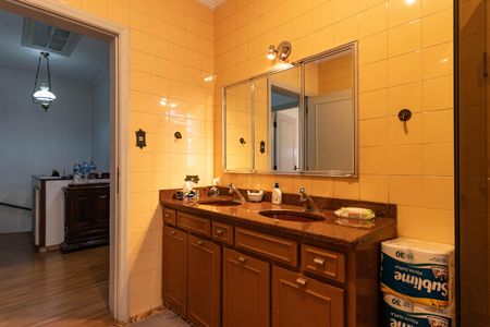 Casa à venda com 350m², 4 quartos e 4 vagasBanheiro