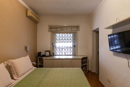 Casa à venda com 350m², 4 quartos e 4 vagasSuíte 1