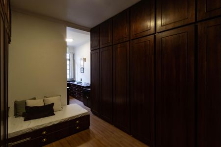 Casa à venda com 350m², 4 quartos e 4 vagasQuarto