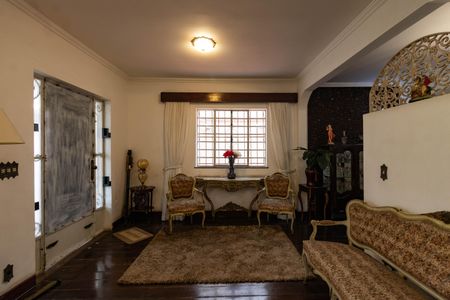 Casa à venda com 350m², 4 quartos e 4 vagasSala