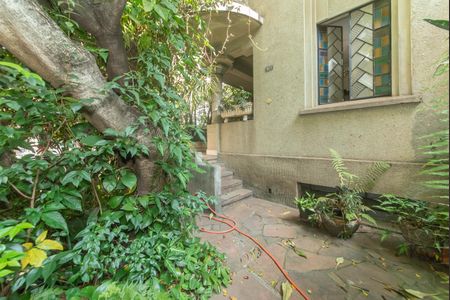 Casa para alugar com 173m², 7 quartos e 3 vagasQuintal - Garagem