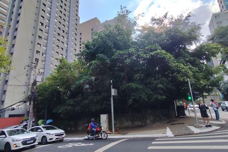 Casa para alugar com 173m², 7 quartos e 3 vagasFachada