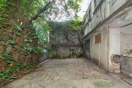 Casa para alugar com 173m², 7 quartos e 3 vagasQuintal - Garagem