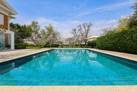 Casa à venda com 1050m², 4 quartos e 6 vagas Casa à venda com 1050m², 4 quartos e 6 vagasÁrea externa