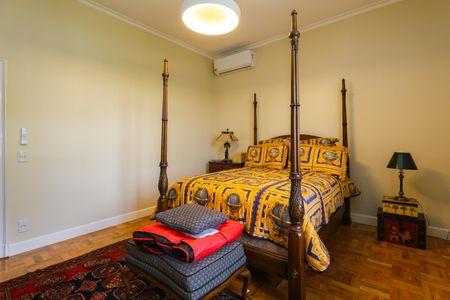 Casa à venda com 1050m², 4 quartos e 6 vagas Casa à venda com 1050m², 4 quartos e 6 vagasSuíte 1