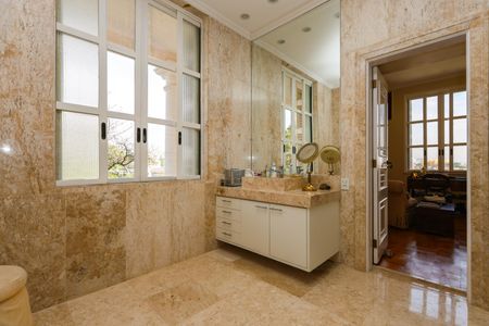 Casa à venda com 1050m², 4 quartos e 6 vagas Casa à venda com 1050m², 4 quartos e 6 vagasBanheiro da Suíte 2
