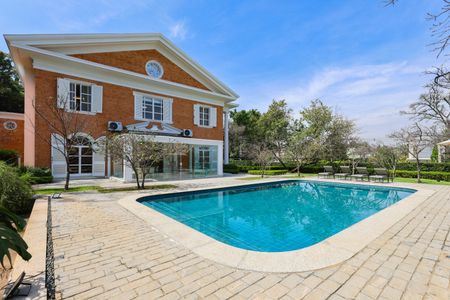 Casa à venda com 1050m², 4 quartos e 6 vagas Casa à venda com 1050m², 4 quartos e 6 vagasÁrea externa