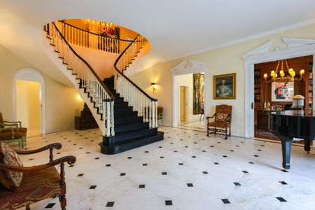 Casa à venda com 1050m², 4 quartos e 6 vagas Casa à venda com 1050m², 4 quartos e 6 vagasSala