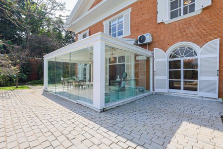 Casa à venda com 1050m², 4 quartos e 6 vagas Casa à venda com 1050m², 4 quartos e 6 vagasÁrea externa