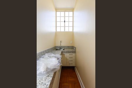 Casa à venda com 1050m², 4 quartos e 6 vagas Casa à venda com 1050m², 4 quartos e 6 vagasCinema