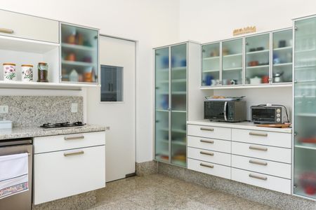 Casa à venda com 1050m², 4 quartos e 6 vagas Casa à venda com 1050m², 4 quartos e 6 vagasCozinha