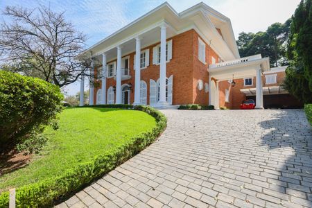 Casa à venda com 1050m², 4 quartos e 6 vagas Casa à venda com 1050m², 4 quartos e 6 vagasÁrea externa