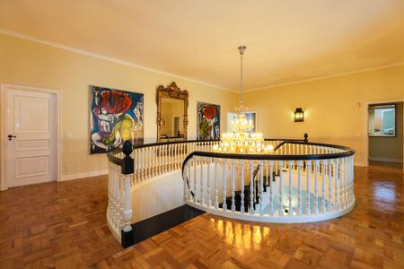 Casa à venda com 1050m², 4 quartos e 6 vagas Casa à venda com 1050m², 4 quartos e 6 vagasHall Superior